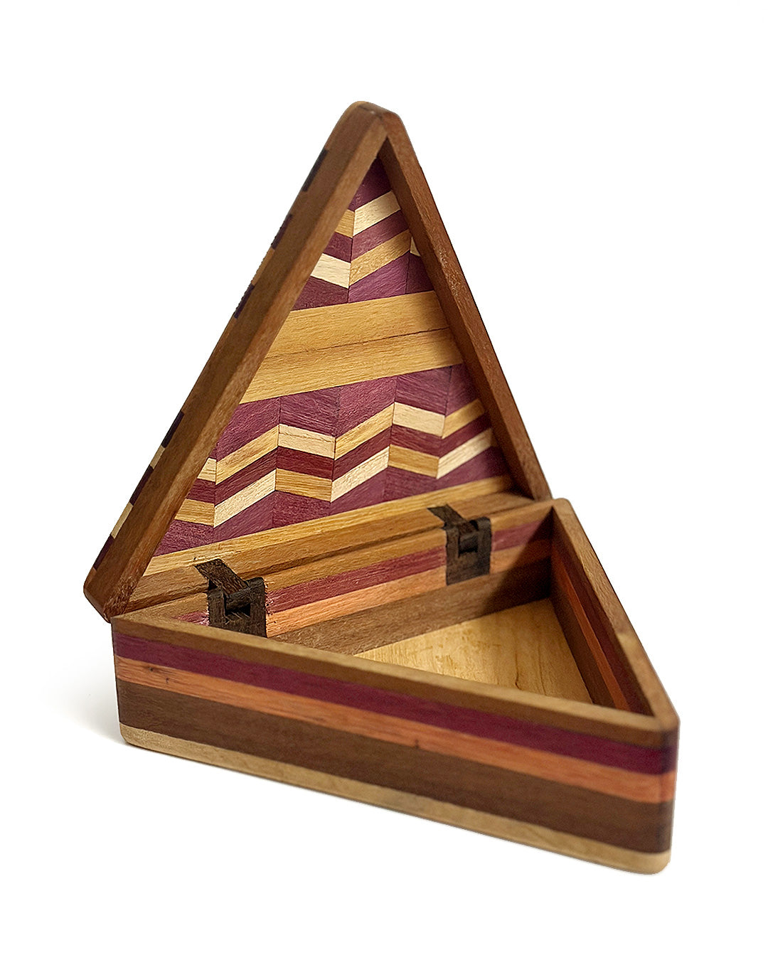 Caixa triangular em marchetaria – Amazonas