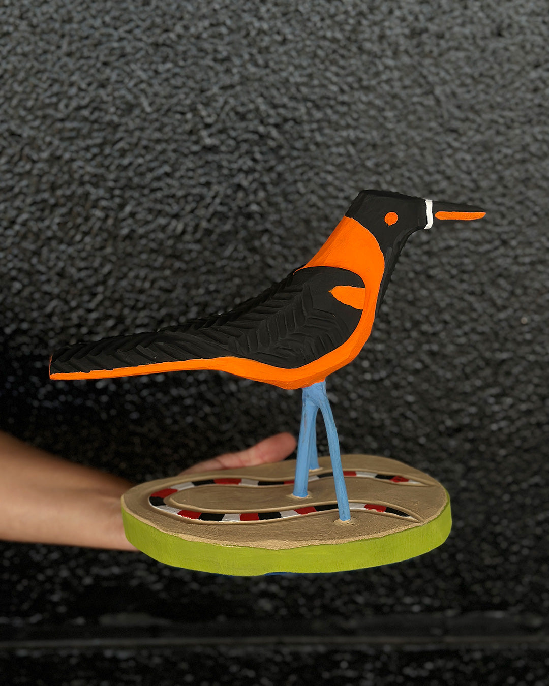Pássaro laranja com cobra – Aline