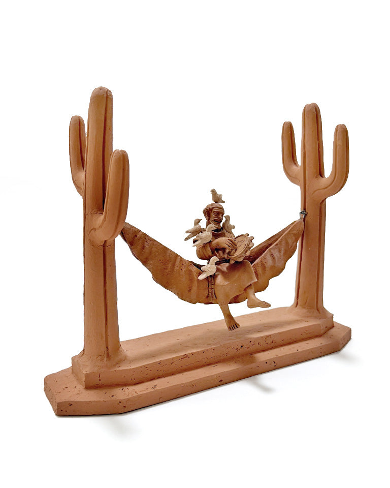 São Francisco na rede c/ pandeiro e pássaros (cerâmica)