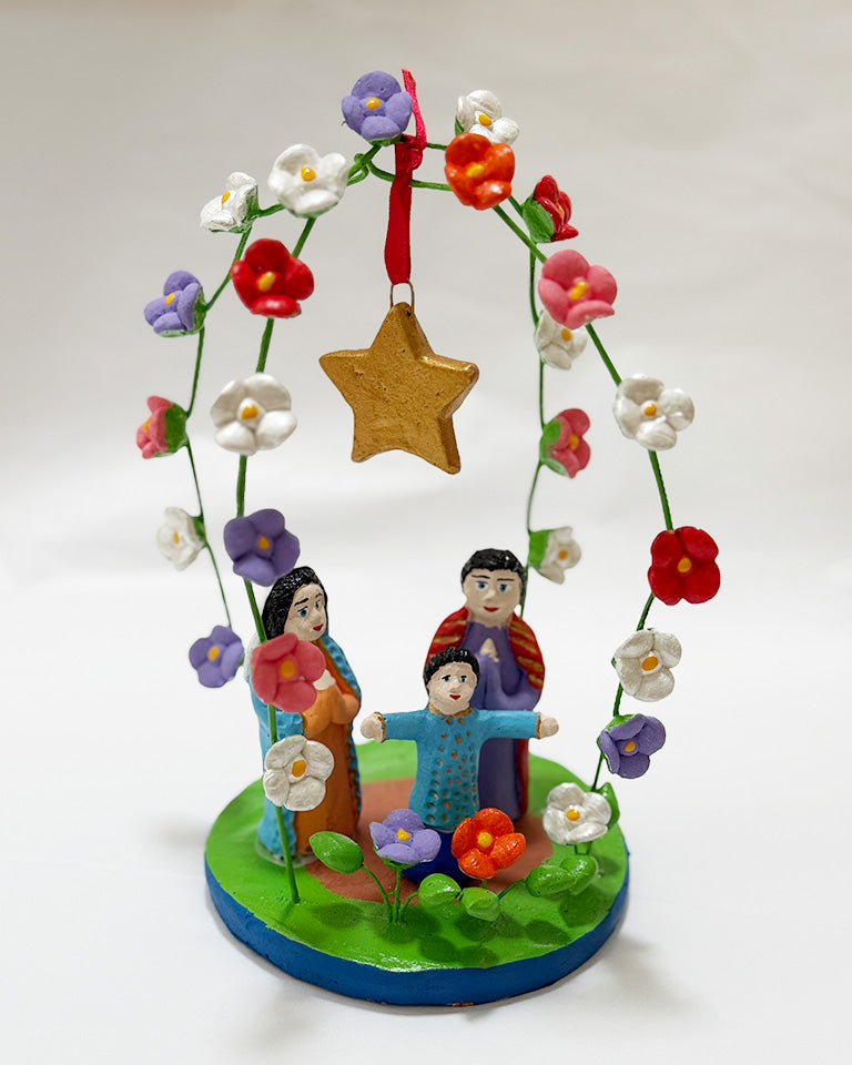 Presépio com arcos cruzados e base redonda (flores coloridas)