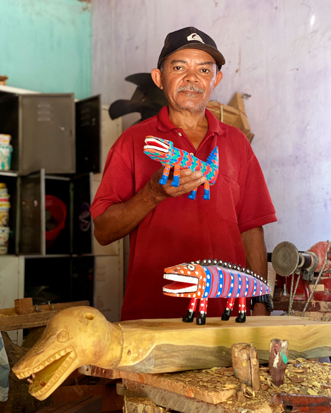 Lagarto laranja com azul, verde e vermelho (grande) – Seu Antônio