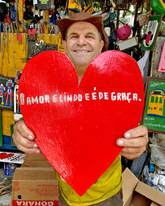 Coração "O amor é lindo e é de graça"